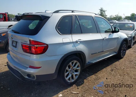 2013 BMW X5 xDrive35I/xDrive35I Premium/xDrive35I Sport Activity z USA, uszkodzony, nr VIN 5UXZV4C53D0B00365